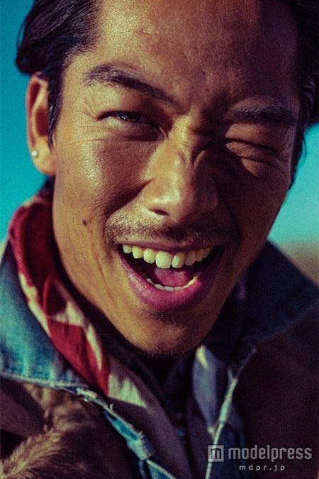 AKIRA初のソロ写真集「AKIRA LA」より