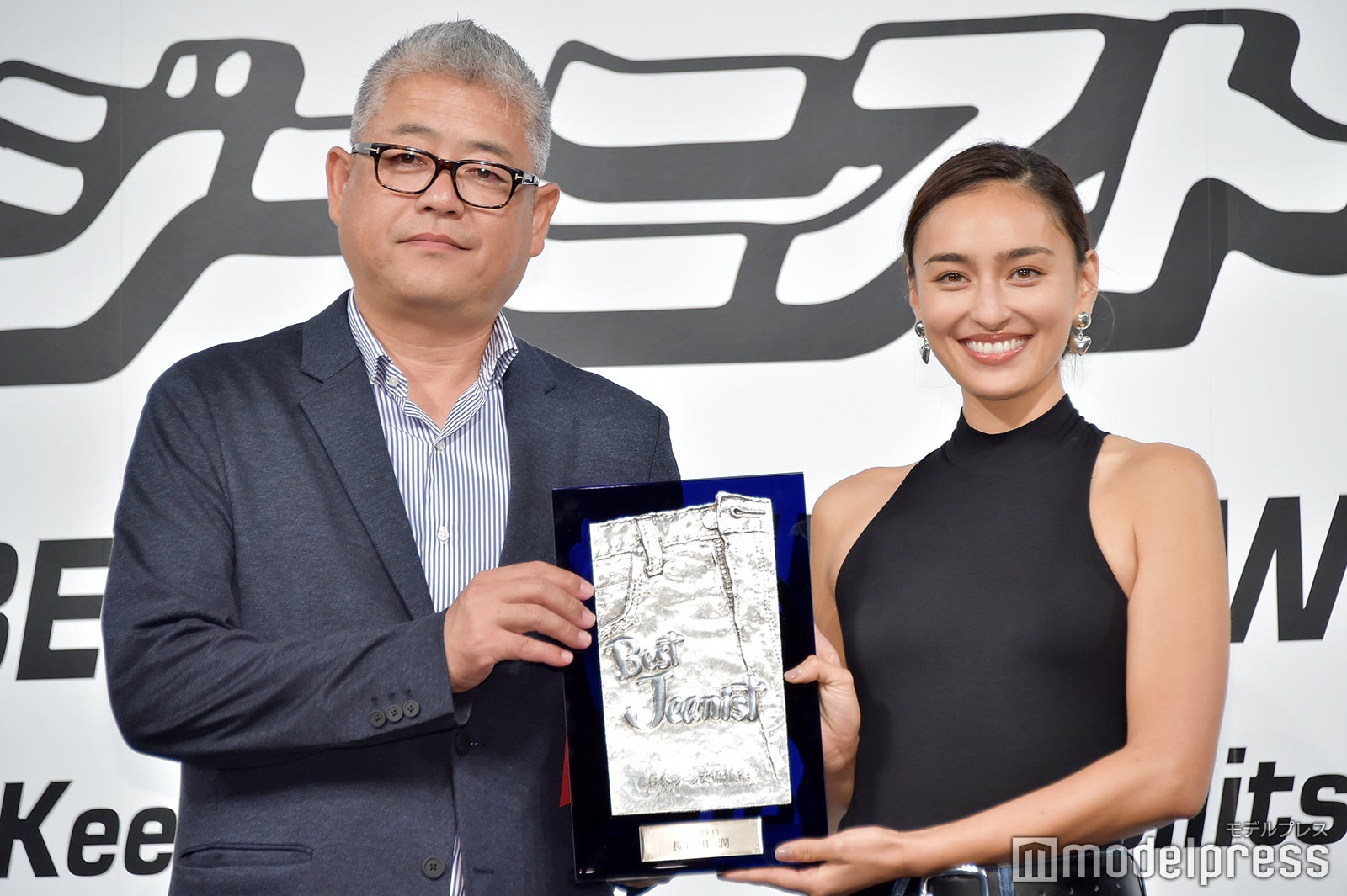 （右）長谷川潤（C）モデルプレス