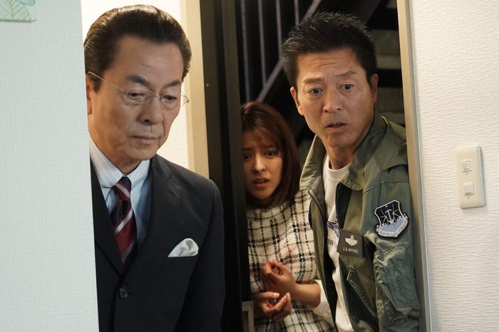 水谷豊、藤井美菜、寺脇康文「相棒season22」第4話より(C)テレビ朝日