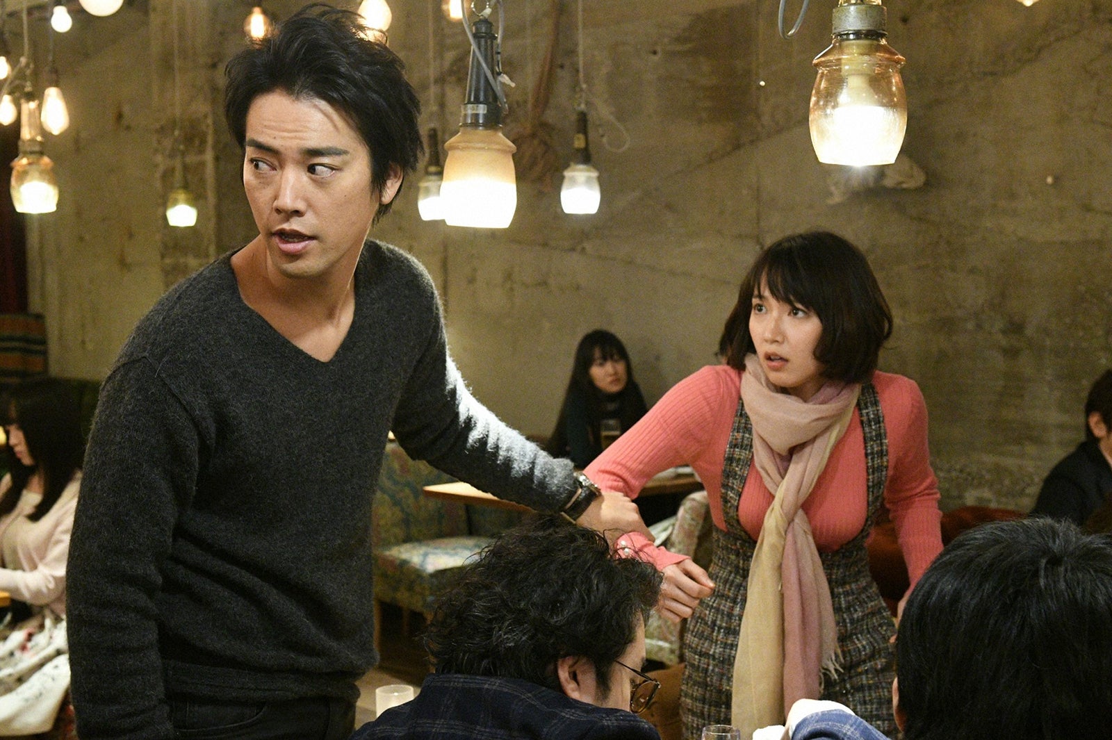 桐谷健太、吉岡里帆／「きみが心に棲みついた」第1話より（C）TBS