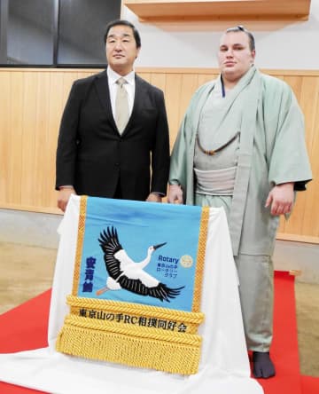 新大関安青錦にウクライナ国鳥描かれた化粧まわし贈呈「行き先は横綱」「横綱になってあと2つ」