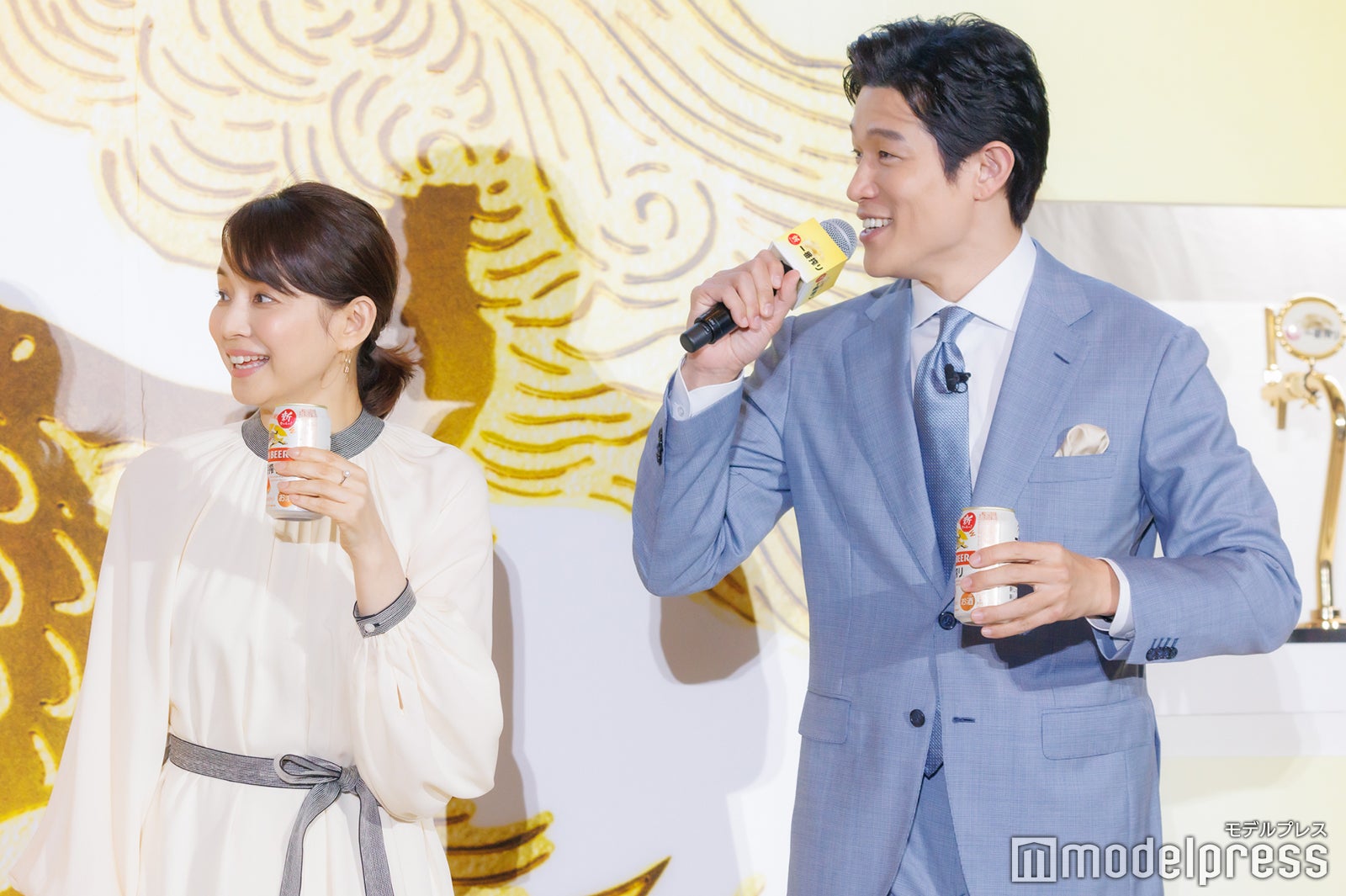 石田ゆり子、鈴木亮平（C）モデルプレス