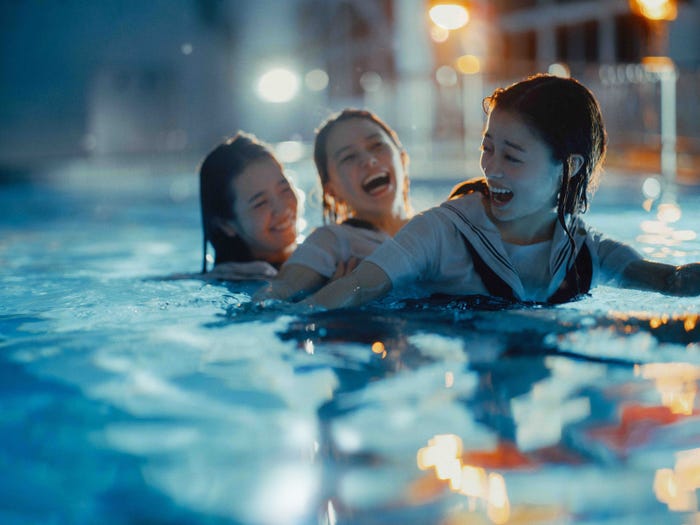 横田真悠、山本舞香、橋本環奈(C)2022「カラダ探し」製作委員会