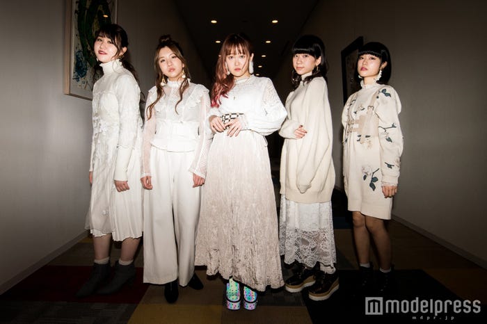Little Glee Monster(左から)かれん、MAYU、芹奈、manaka、アサヒ