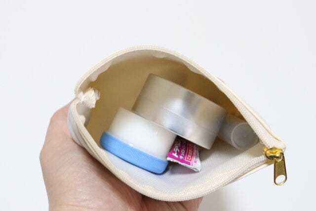 合皮マチ付ポーチビッグリボン　使用例
