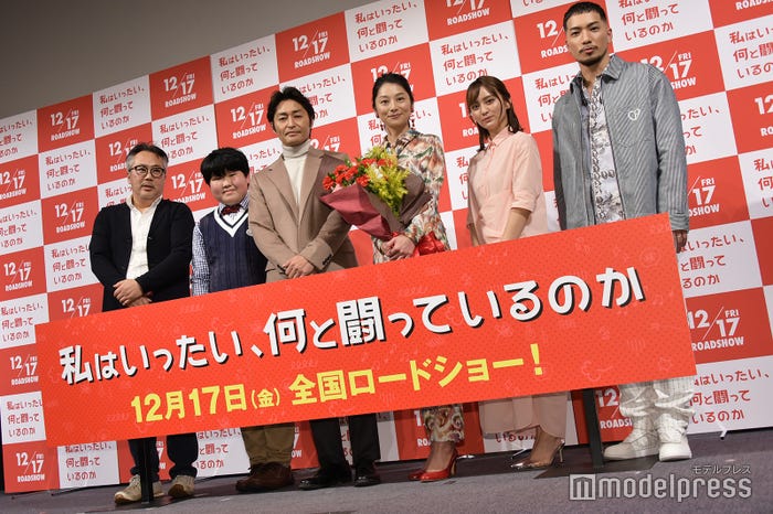 (左から)李闘士男監督、小山春朋、安田顕、小池栄子、岡田結実、SWAY(C)モデルプレス