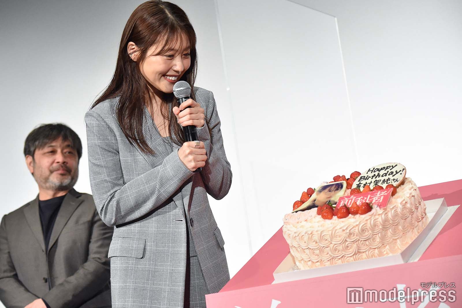 有村架純、サプライズに笑顔 （C）モデルプレス