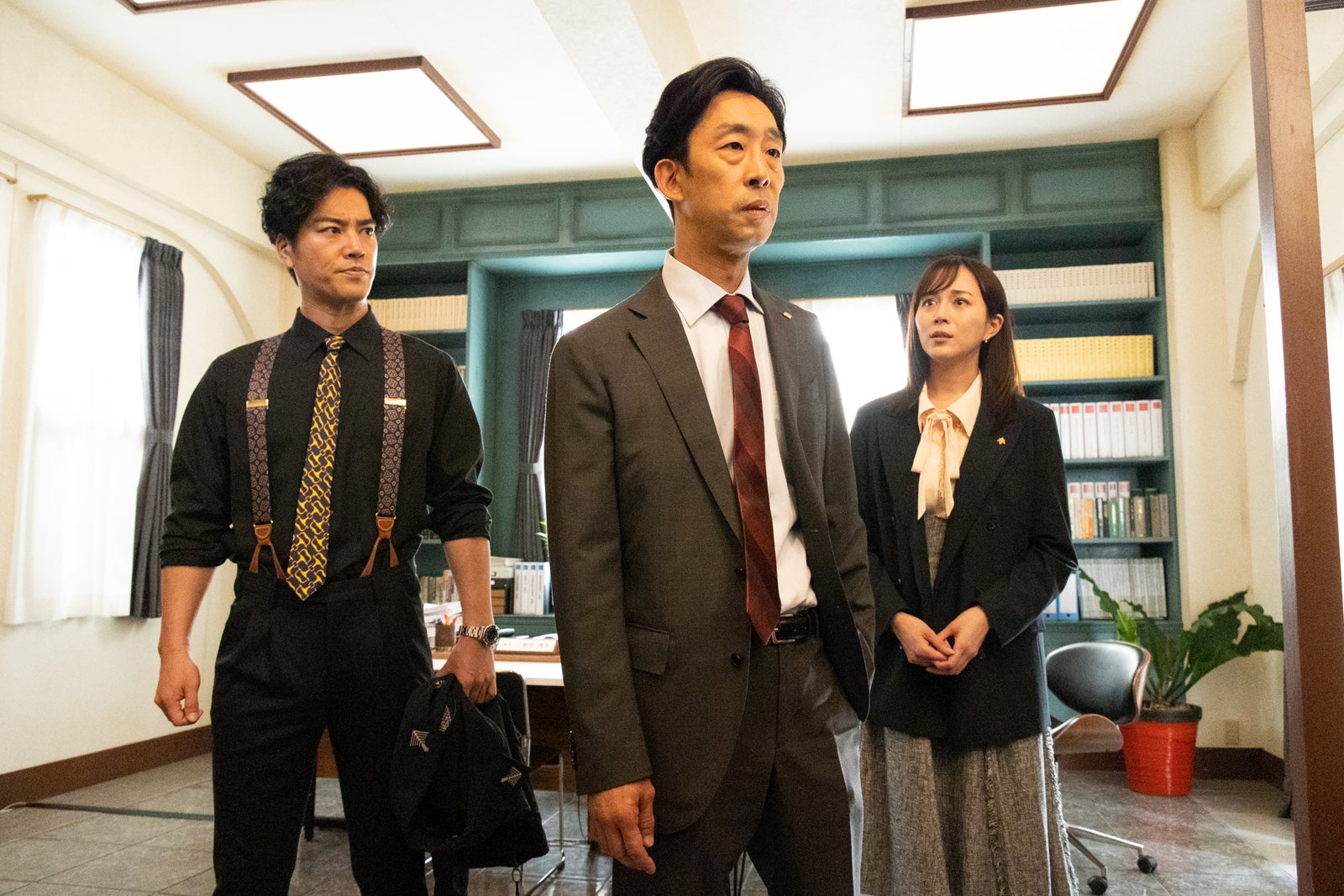 桐谷健太、北村有起哉、比嘉愛未「ケイジとケンジ、時々ハンジ。」第8話より（C）テレビ朝日