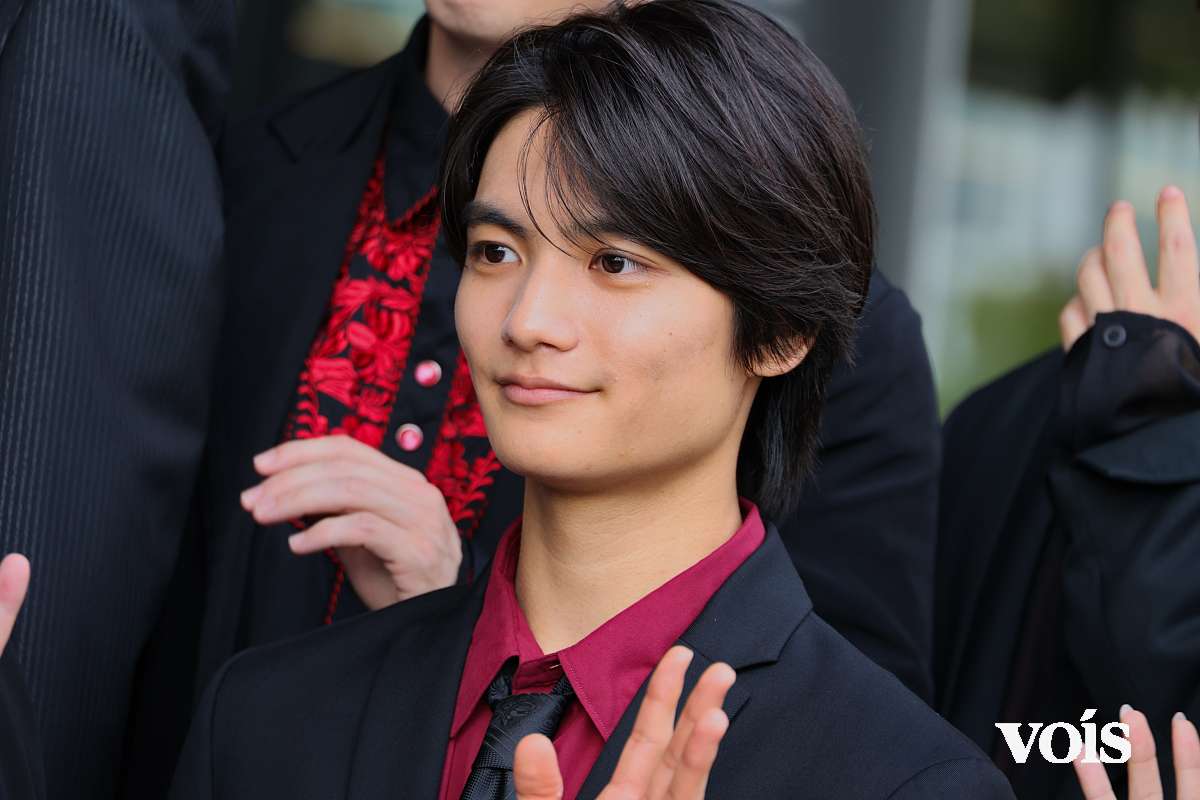 城桧吏、ブラックスーツ姿で「真田十勇士」レカペに登場