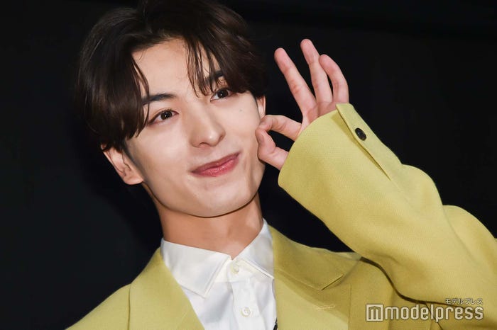 「飴色パラドックス」ポーズを決める木村慧人 (C)モデルプレス
