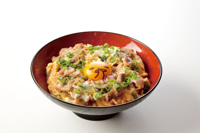 親子じゃなかった、他人だった丼+宇治抹茶のティラミス 1,500円 (C)2013,2019 SANRIO CO.,LTD.APPROVAL NO.S594200