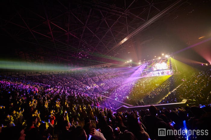 紫色のペンライトで埋め尽くされた会場