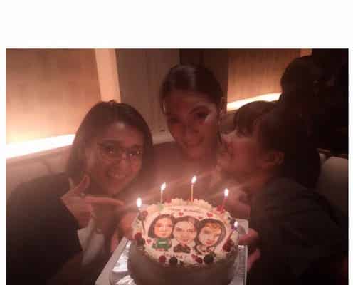 大島優子&宮澤佐江、秋元才加を祝福 「やばい」ケーキにも注目集まる