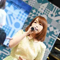 やなぎなぎ、初の舞台で存在感　パリ「JAPAN EXPO」で表情豊かな歌声披露
