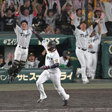 【解説】阪神打線は本来の形が戻ってきた 三冠王の佐藤輝はチームの勝利しか頭にない リーダーとしての存在感が高まっている