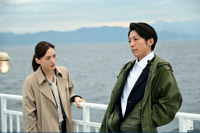 綾瀬はるか、高橋一生「天国と地獄 ~サイコな2人~」第9話より(C)TBS