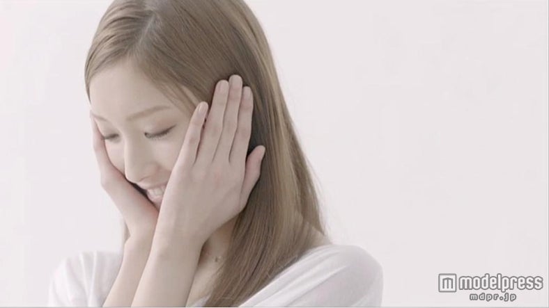 菜々緒、ハニカミ顔で「ななおは7分」