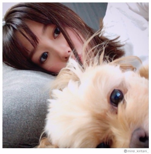 桐谷美玲、添い寝ショットに「可愛すぎる」の声