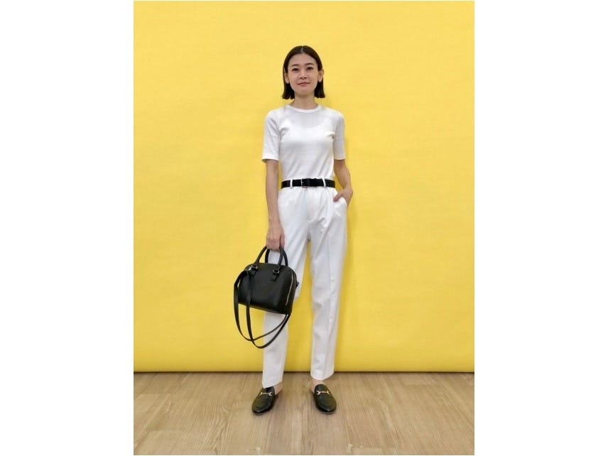 長めの袖が二の腕を自然にカバーしてくれます　出典：StyleHint
