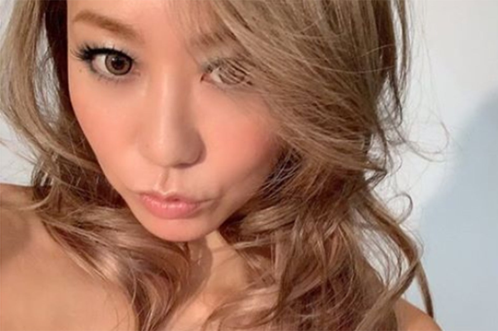 倖田來未、美デコルテあらわなSEXY動画に「美しすぎる」「服着てる？」の声