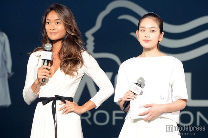 (左から)ジェラ・マリアーノ、筧美和子