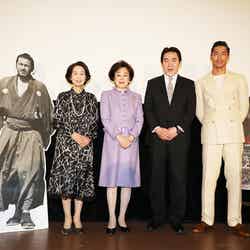 （左から）香川京子、司葉子、三船史郎、AKIRA（写真提供：LDH）