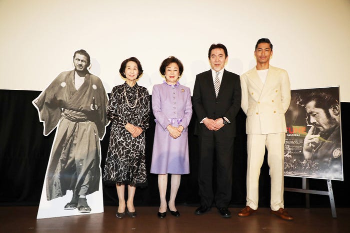 (左から)香川京子、司葉子、三船史郎、AKIRA(写真提供:LDH)