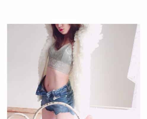 NMB48吉田朱里の美ボディにうっとり 白肌際立つセクシーショットに反響「ほんと綺麗」「理想」