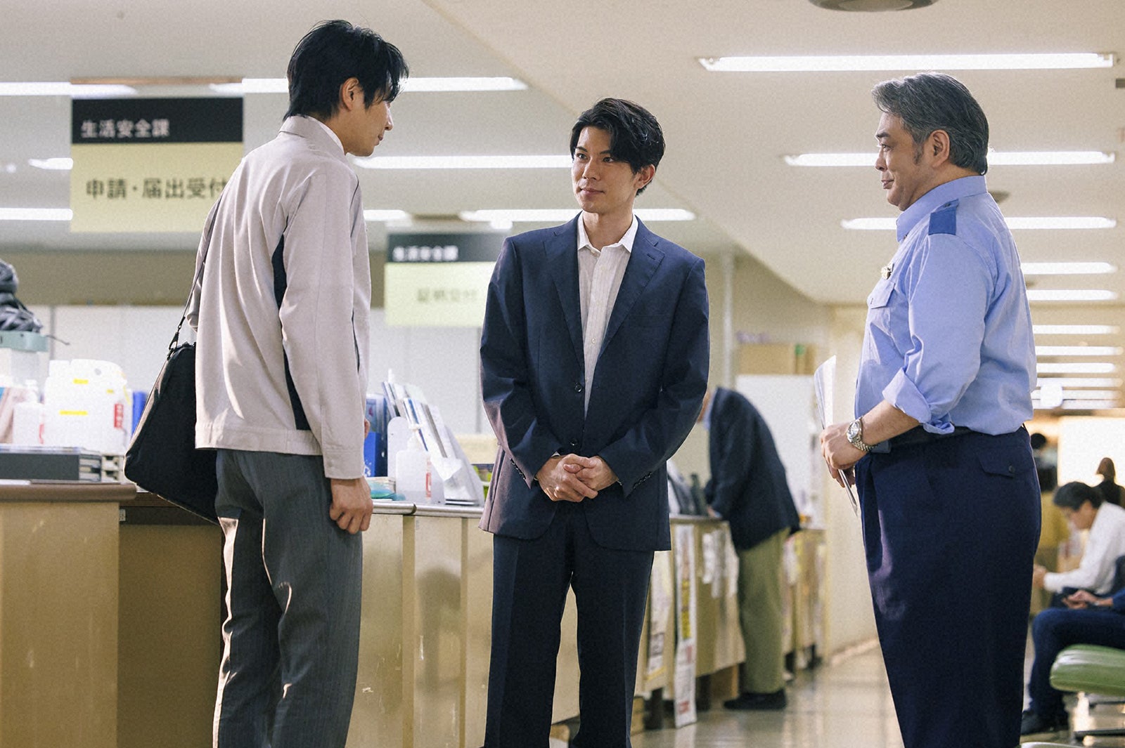 向井理、柿澤勇人「ライオンの隠れ家」第1話（C）TBS