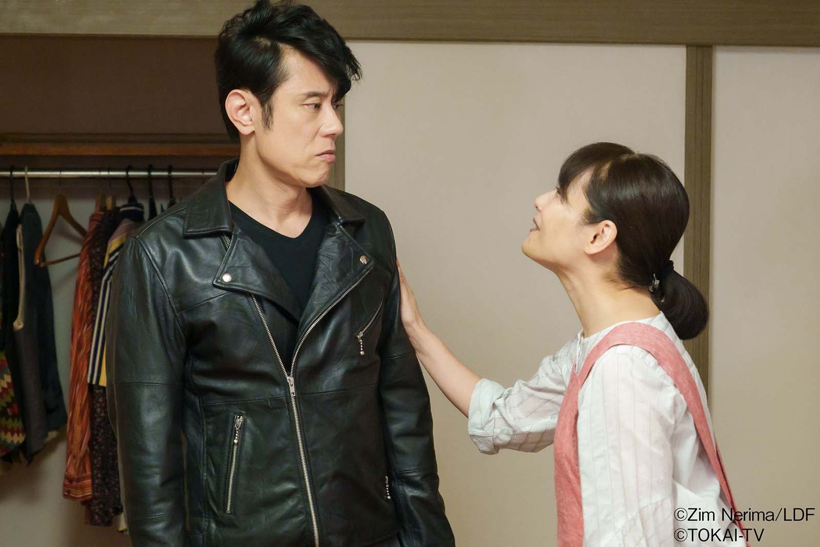 原田泰造、富田靖子（C）東海テレビ・フジテレビ