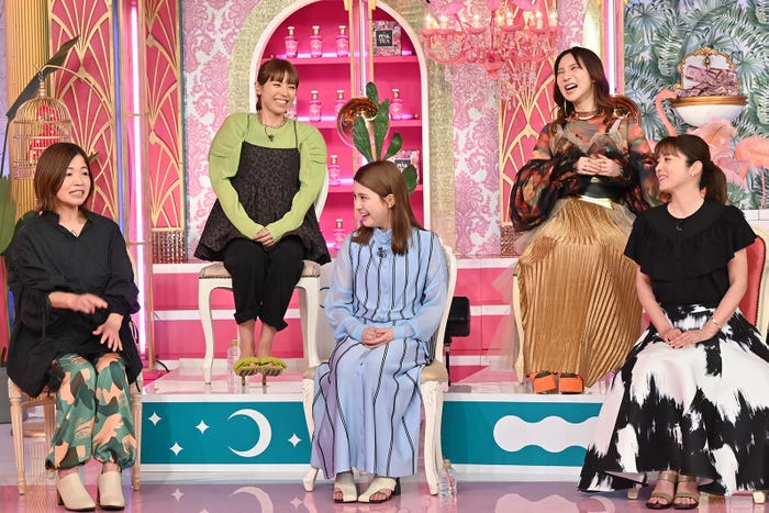 (上段左から)若槻千夏、ファーストサマーウイカ(下段左から)大久保佳代子、川島海荷、中山エミリ(C)日本テレビ