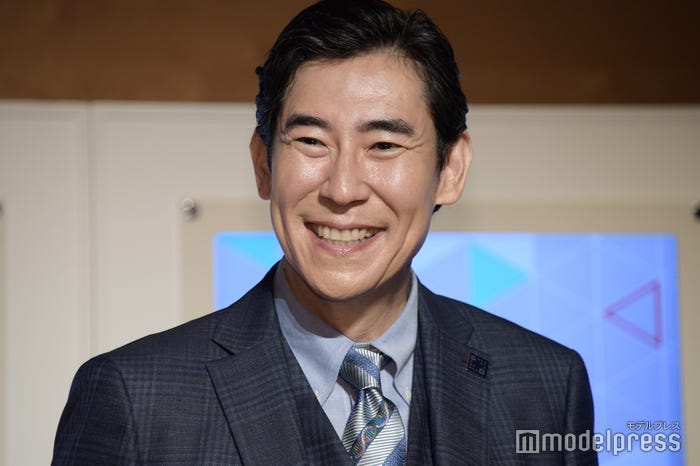 大橋和也からギター練習を誘われた高嶋政伸(C)モデルプレス