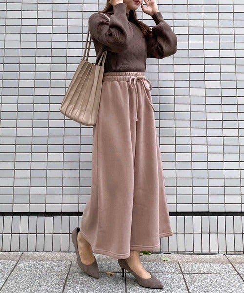 スウェットパンツのレディースコーデ 21冬 きれいめにも着こなすには モデルプレス スウェットパンツのレディースコーデ 21冬 きれいめにも着こなすには モデルプレス