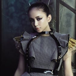 安室奈美恵のクールビューティな魅力炸裂 世界的ブランドの衣装纏い迫力ダンス モデルプレス