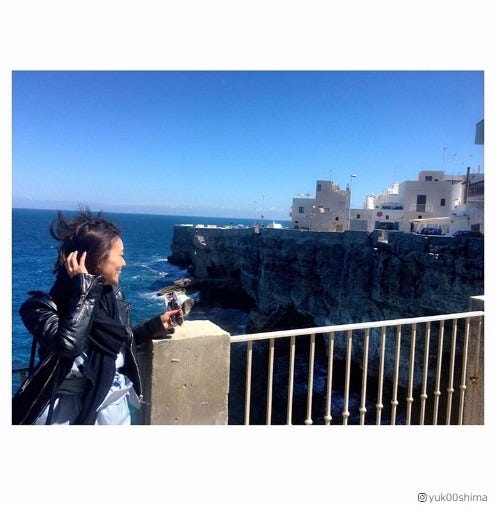 大島優子、大好きな宇多田ヒカルが挙式した南イタリアのリゾートタウンを女子旅