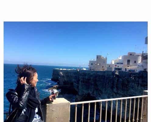 大島優子、大好きな宇多田ヒカルが挙式した南イタリアのリゾートタウンを女子旅