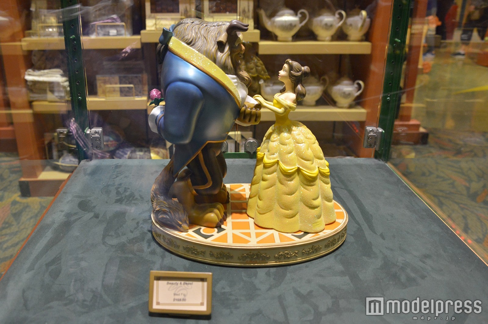 名シーンを再現（C）モデルプレス