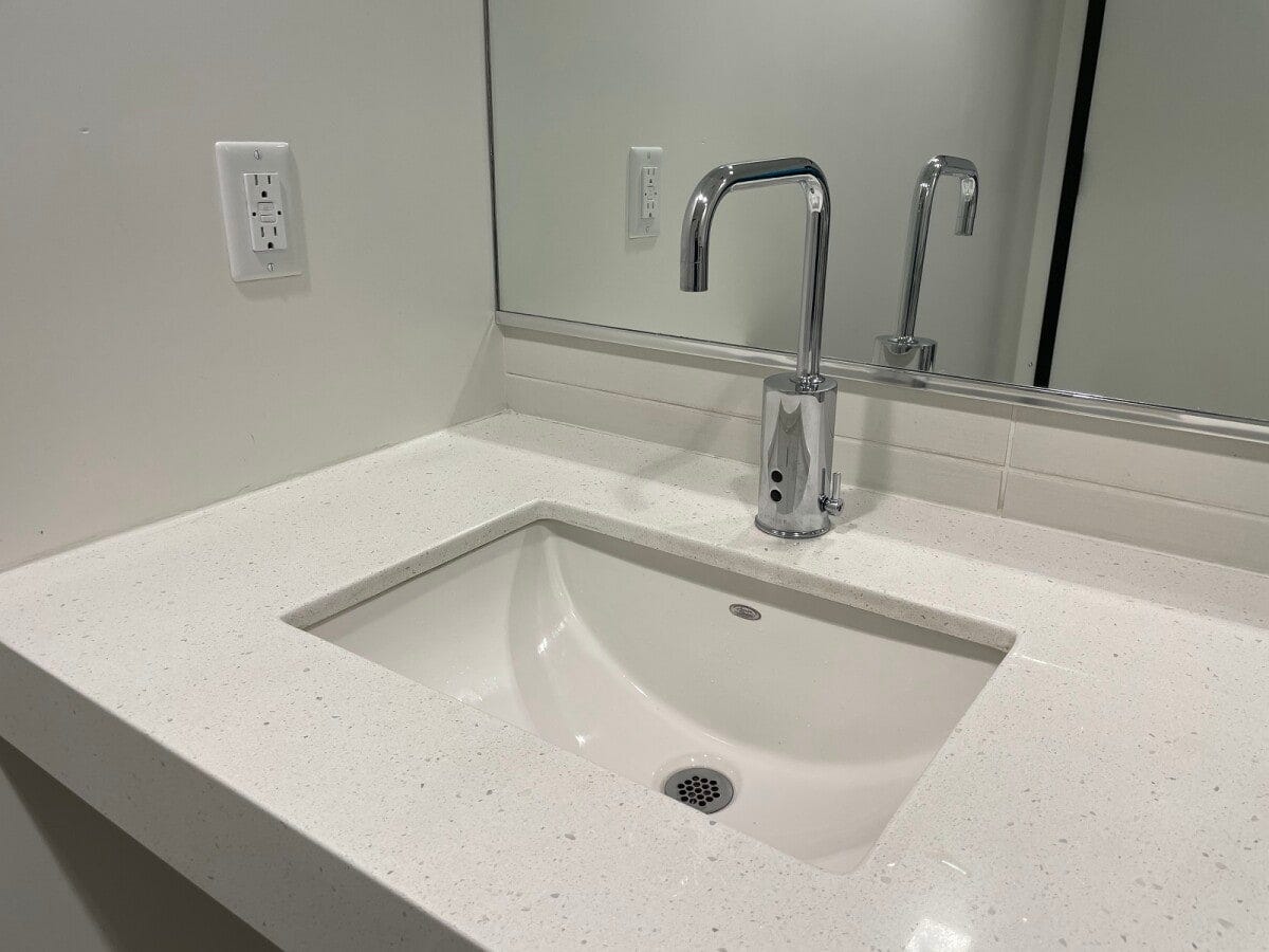 コロナ禍以降増えている、手をかざすだけで自動で水が流れるタッチレス水栓