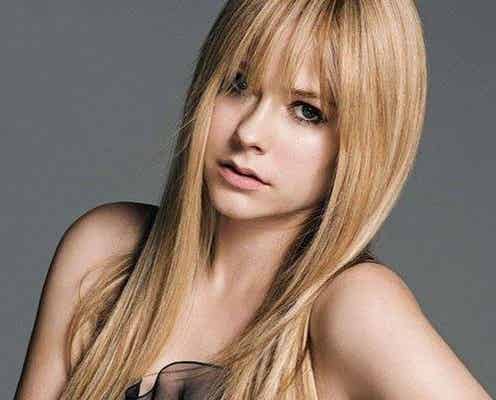 アヴリル・ラヴィーンがナチュラルメイクの超美人に!!