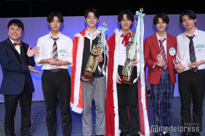 (左から)井上裕介、辻奏音くん、ケイト・アレックスくん、植野花道くん、川端輝くん、伊藤航くん(C)モデルプレス