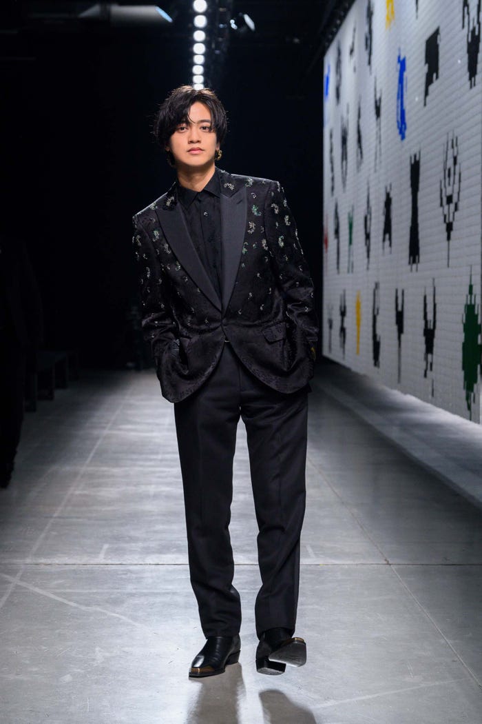 高橋海人「エトロ2025秋冬コレクション」より(提供写真)