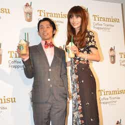 (左から)岡田義徳、ヨンア