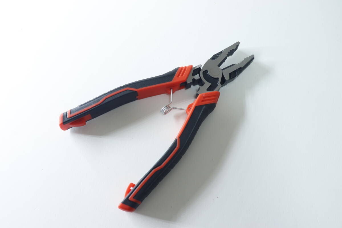 ダイソー 多機能ペンチ ダイソーの700円の多機能ペンチ