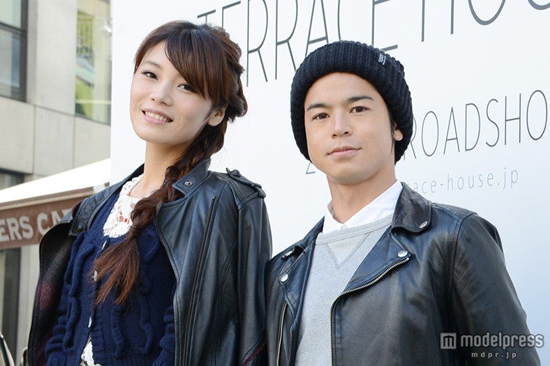 （左から）島袋聖南、菅谷哲也