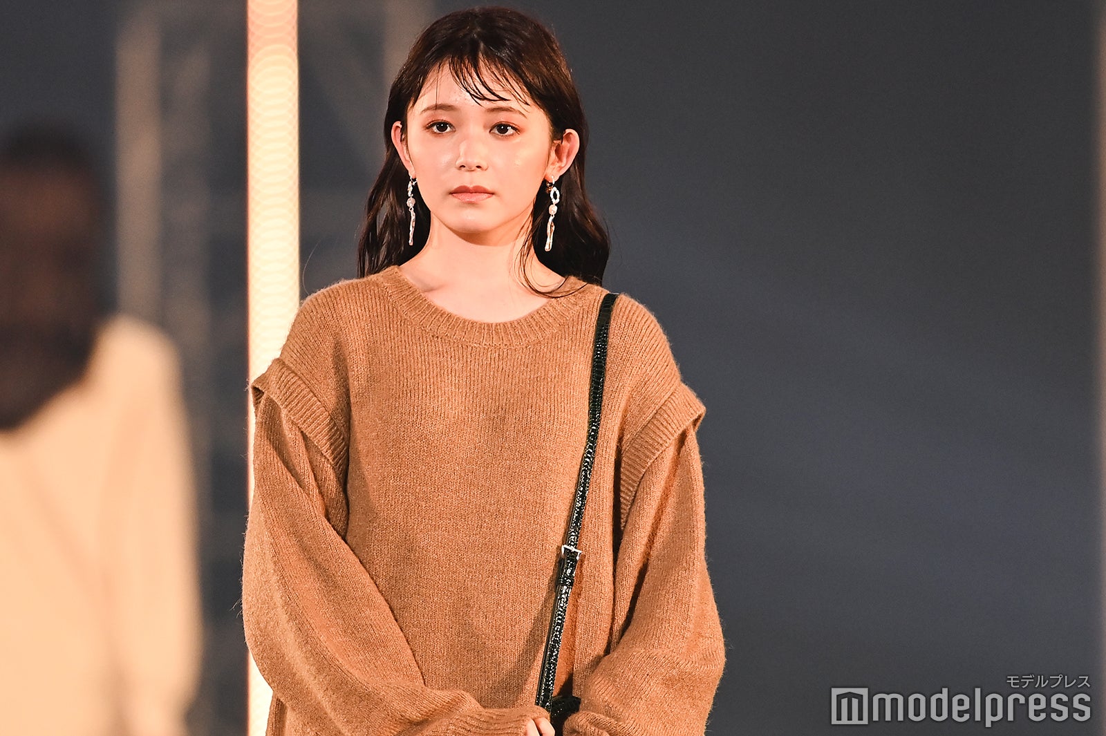 久間田琳加、ミニワンピ姿で美脚披露＜TGC2020A／W ONLINE＞