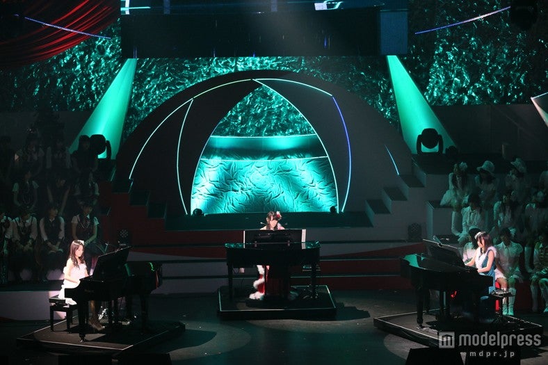 「予約したクリスマス」 竹内・松井咲・東（C）AKS