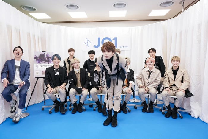 JO1/鶴房汐恩がよくやるポーズの名前は「真基礎ウェーブ改」に決定?(C)LAPONE ENTERTAINMENT