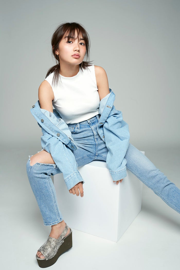 黒木ひかり クールな表情で新たな魅力 モデルプレス