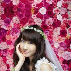 結婚情報雑誌「ゼクシィ」の特別編集長に就任したAKB48柏木由紀/「ゼクシィ」表紙画像