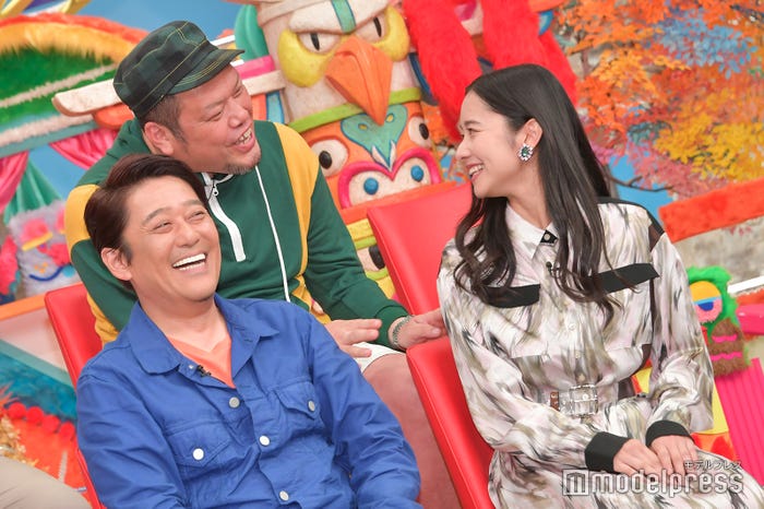 (前列左から)坂上忍、堀田真由(後列)くっきー (C)モデルプレス
